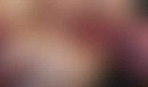 Schau wie Daddy meine feuchte P***y zum spritzen bringt