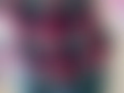 Magst du Jeans? Und ein Hemd? Dann ist das hier genau für dich… Ein Striptease bis ganz nackt… Jeans und Hemd aufknöpfen, langsam erst nur in Dessous und dann ganz nackt… Pack deinen S*****z und w***s