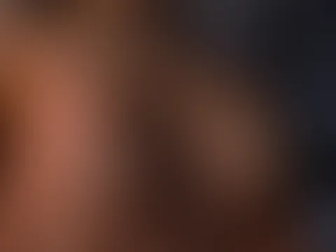Ich habe über eine Veränderung nachgedacht, daher brauche ich deine Meinung unter vier Augen, ob ich mir ein Piercing an meinen Brüsten stechen lassen soll oder nicht ;)