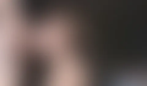 Teen wird in den Mund gef**kt und bekommt die volle Ladung ins Gesicht