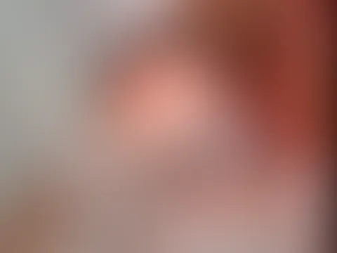 Kommst du mit in den Pool? Eigentlich gehört sich es nackt in den Whirlpool zu gehen oder? 😈 Ändern wir das? 🥵