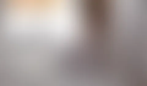 Auf ganz besonderen Wunsch verwöhne ich mich in diesem Clip unter der Dusche. Mit meiner nassen Bluse besorge ich es mir mit dem harten Duschstrahl bis zum geilen Orgasmus.