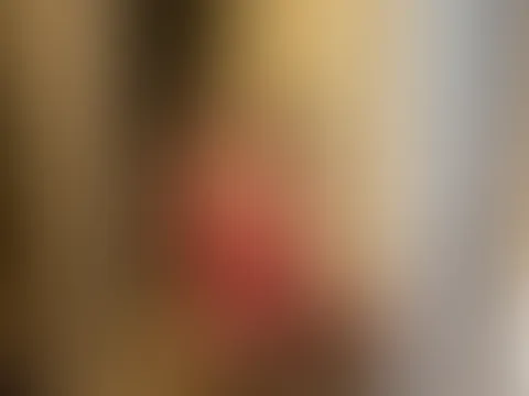 Heute hätte ich eigentlich Lust, einfach mit dir zu chillen… 💕 Ein bisschen reden, lachen, vielleicht zu nah nebeneinander sitzen und schauen, wohin der Abend führt. Sag mir ehrlich, würdest du heute
