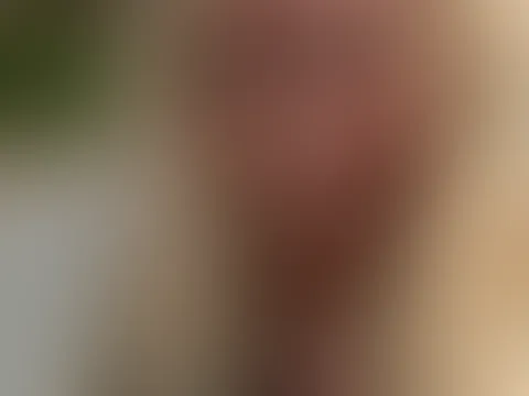 Heute ist Muttertag und ich hab Lust, ein bisschen verwöhnt zu werden 😌💐 Wer kommt in meinen Stream und feiert mit mir? 🎉💛