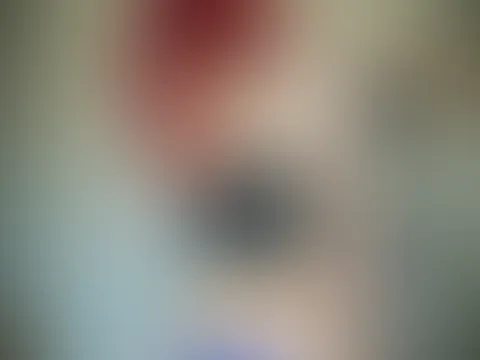 Bei dieser Pose stelle ich mir sogar als Frau immer bildlich vor wie es wäre jetzt ner anderen Frau so den Kopf nach hinten an dem Pferdeschwanz zu ziehen 😄😈 Wäre Mein Versuch zu flirten haha