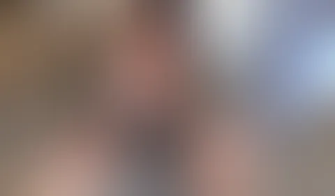 Zu pervers? C******e auf dem Esstisch der Eltern! Wie pervers bin ich eigentlich? Meine Stiefmutter ist im Urlaub und deswegen Frühstücken mein Stiefbruder und ich zu zweit! Er findet mein Outfit unpa