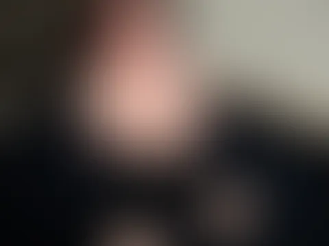 Dildo geblasen und geil gekommen