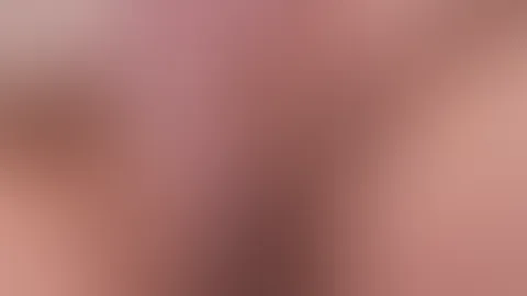 Höschen beiseite und dann erstmal die glatte p***y streicheln 😏