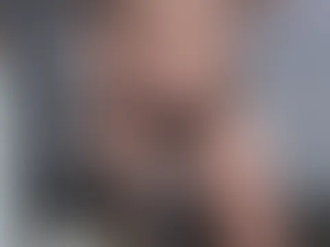 Guten Morgen, du Frühaufsteher 😈☕ So starte ich heute in den Tag … heiß, verspielt und mit ganz viel Lust auf mehr 🔥 Na, macht dich dieser Anblick wach? 💋