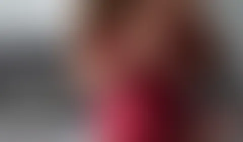 SB mit sexy rotem Body und geilem Dirty Talk