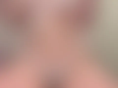 Meine Titten – weich, warm, bereit. Knete sie langsam, fühl jede Reaktion. So beginnt Geilheit. 🥵