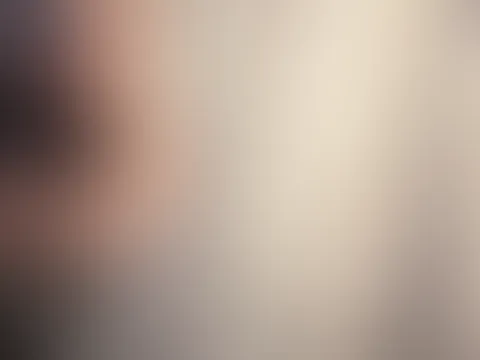 Ich male meiner Teenefreundin einen Landingstripe auf ihre rasierte P***y. Nur für Feed Abo´s