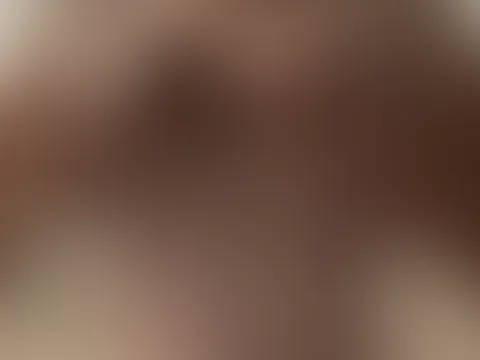 Kurzer Strip im Naturkleid