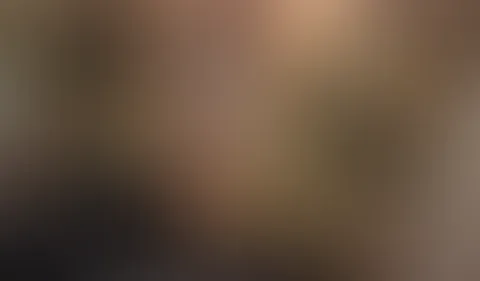 Völlige Hingabe – schnelle F**kmaschine + nonstop Klitorisvibrator = explosive Orgasmen 💦