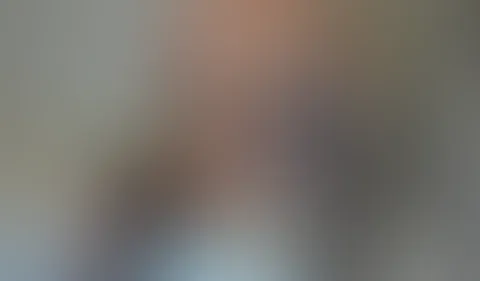 Masturbieren mit durchsichtigen Dildo