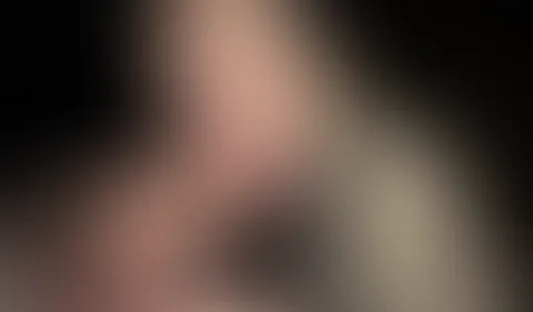 Blonde Outdoor S******e gibt Blowjob und schluckt