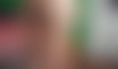Meinen Bikini ausziehen und den neuen Badeanzug anziehen
