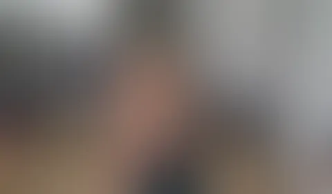 Mitbewohnerin bei Nudes Yoga AO gef**kt - C******e