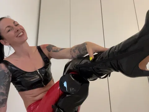 Patent leather leggings, over-the-knee boots, dominant dirty talk
