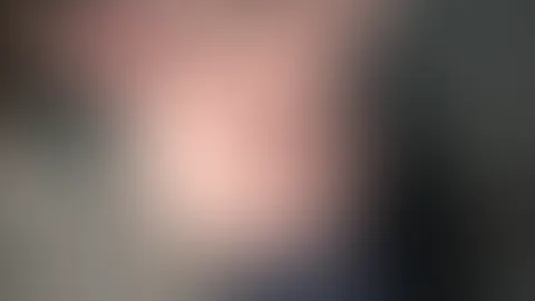 Du verbeugst dich nicht mal richtig! So ein erbärmlicher Wurm…🤣