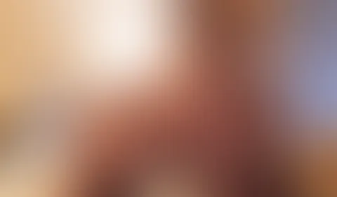 ich stopfe mir den realistischen dildo von allen seiten in meine p***y und reite ihn