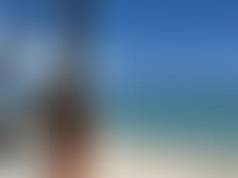 Endlich angekommen. 1 Woche pure Erholung steht an🌴 Ich werde abends online sein so ab 18 Uhr. Wärst du gerne dabei?💦