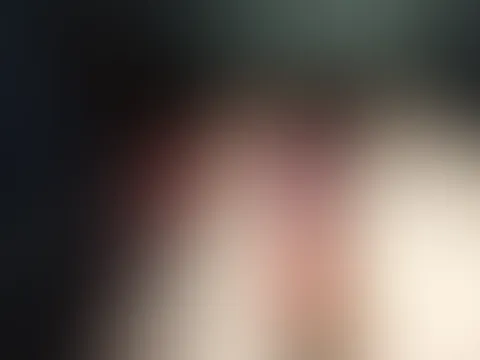 Was gibt es eigentlich geileres als den plug im a***h und den lush in der F***e? Ich sag es dir.... dich hinter mir wie du mich aufs bett stößt das ich auf allen 4 vor dir bin. Mein a***h prallen und 
