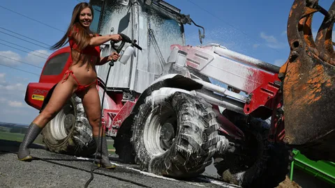 Wheel Loader Soap Opera – NACKT 18+