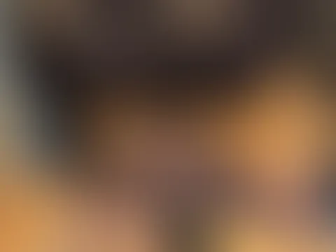 Silvester, Krimidinner mit Freunden und ich mittendrin ich als verruchte Popsängerin. 🔥Schwarze Nylons, die meine Beine perfekt in Szene setzen, eine kurze Shorts und dieses besondere Spitzenoberteil