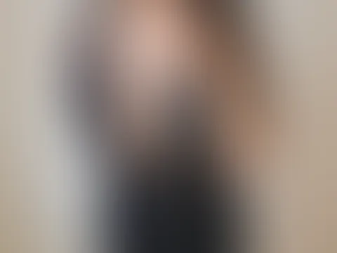 Wie gefällt euch mein neues Kleid? Kurz, eng anliegend… und darunter fast nichts 😉 Gib zu - gefällt es dir, oder willst du sofort sehen, was drunter ist? 🔥