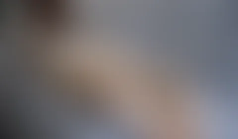 Upskirt-Video auf einer Couch