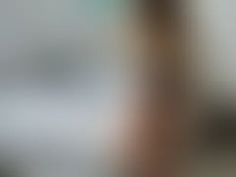 Folge mir ins Schlafzimmer und schaue dir meinen heißen Body an