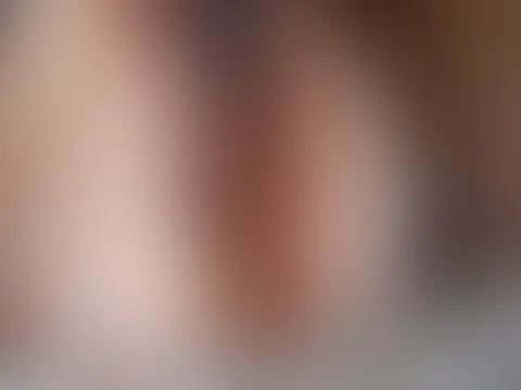 Ich mache es mir selbst mit meinem Dildo durch das Loch in der Strumpfhose💦