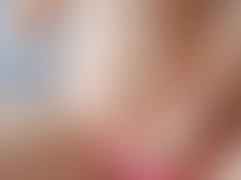 Ich warte auf dich in meinen kleinen rosa Höschen. Komm nur näher zu mir, komm und streichle meinen weichen Körper. Gefallen dir meine Brüste? Und was wäre, wenn du mit deiner Hand unter mein Höschen
