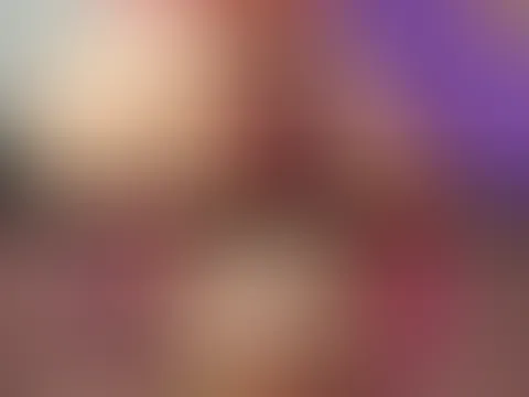 Süß und frech mit Zöpfen und einem Dildo 😈