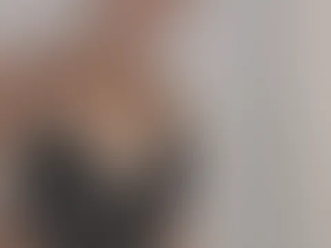 Willst mir deinen harten S*****z in meine P***y schieben?