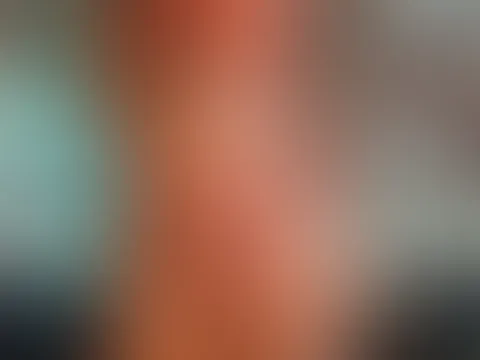 Ich kann so lieb aussehen… bis du merkst, wie frech ich wirklich bin. 😇😈 Kommst du klar damit? 🔥
