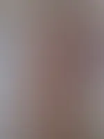 Es gibt eine Version von mir, die jeder sehen darf. Und dann gibt es die Version, die nur wenige zu sehen bekommen. Die ungefilterte Essenz, die Fantasien, die Geheimnisse. Alles, was für die Öffentli