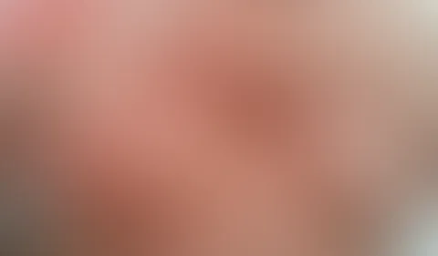 Erst gibt es was mit dem Lineal auf die harten Nippel, dann creme ich meine Titten schön genüsslich ein... Sieh selbst 😊