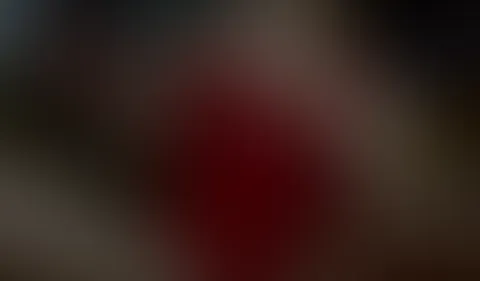 Bin beim Fernsehn schauen etwas horny geworden und hatte nix anderes da also hab ich mir die FERNBEDIENUNG in meine kleine Mumu geschoben.. 📺🙈 (über 12 MINUTEN Videos)