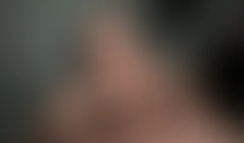 Perfekter Blowjob von süßer blonden S******e :P Meine Lieblingsposition? Auf meinen Knien! :P Ich liebe es, wenn ich mich um deinen Druck kümmern kann und dich mit meinen zarten kleinen Händen verwöhn