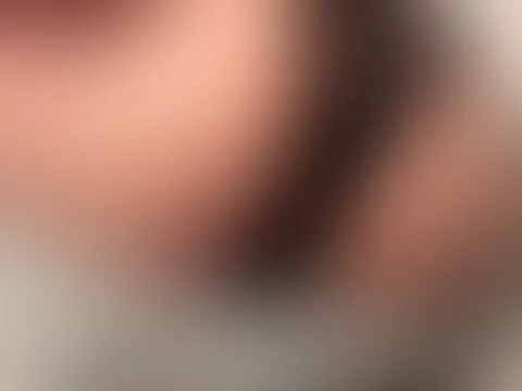 Würdest du meinen dicken A***h so klatschen bis er rot wird? 🥵😘