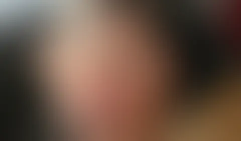In sexy Unterwäsche mit Schmuck großen S*****z gef**kt und die Ladung geschluckt