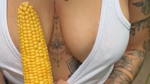 Dicker Kolben zwischen meinen Brüsten.. ich hab aber an etwas anderes gedacht 😏🤫