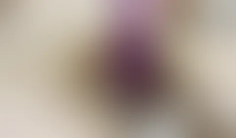 Mit dem Dildo in der Badewanne verwöhnt