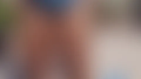Ob die Titten rausfallen?