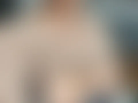 Ich schiebe meinen Pulli hoch, BH zur Seite und prĂ€sentiere dir meine Milf Tittchen đđ„
