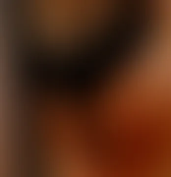 Wie findest du meine geilen Backen? Hochgestreckt, prall und nur mit diesem dünnen schwarzen Stoff bedeckt. 🔥Komm her und f**k mich endlich hart von hinten.🥵