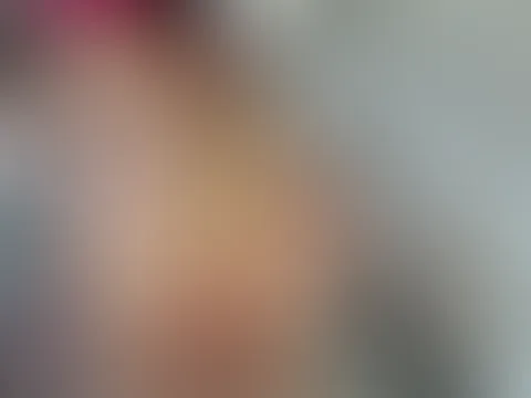 A**l + XL Dildo mit pinken Haaren im Solarium