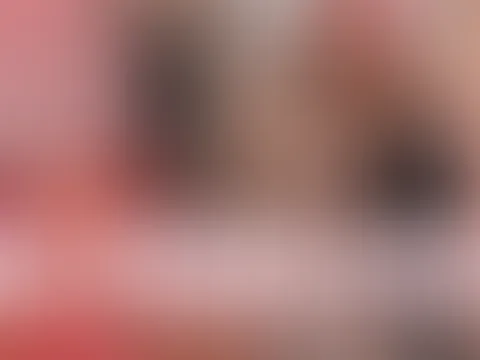 Die geile Milf mit Curvy Look lässt sich von mehreren Fetten und großen Dildos durch f**ken